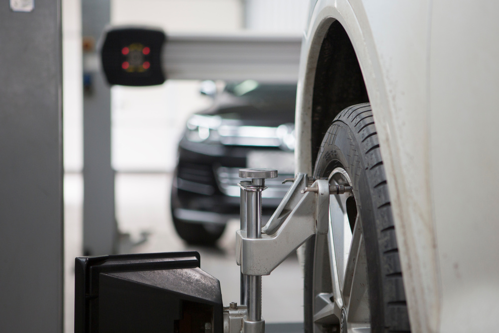 Equipment for checking the geometry of the wheels of the car